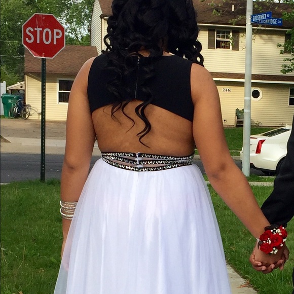 Black and White Formal/Prom Gown - Picture 3 of 4