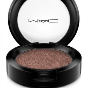 MAC Pressed Pigment in "Deeply Dashing"