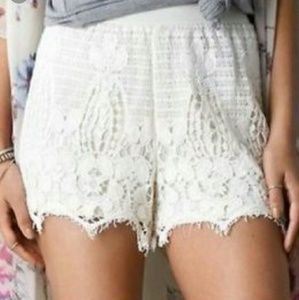AE ivory lacey shorts
