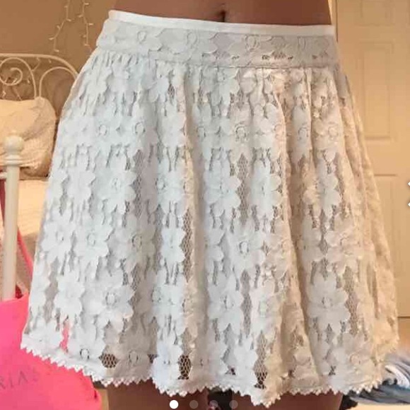 American Eagle lace skirt