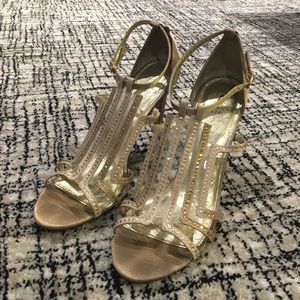 20s throwback gold pumps