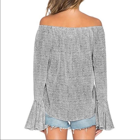 Bell sleeve blouse - Picture 2 of 4