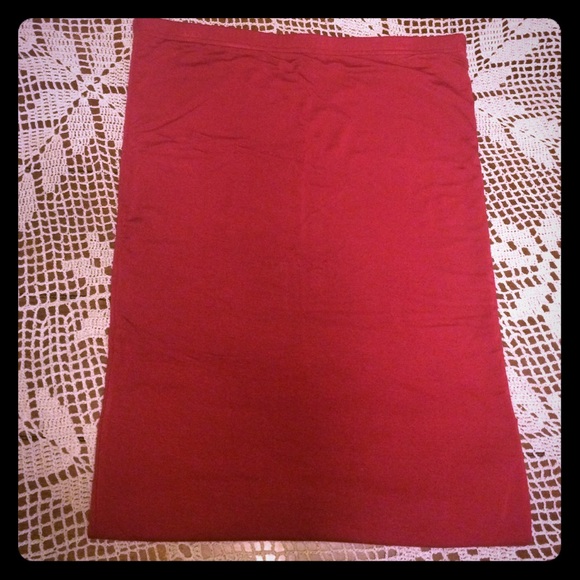 Burgundy mid calf length skirt, Leith size XL