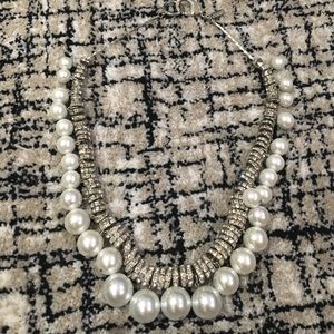 Pretty sparkling pearl necklace