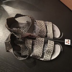 Muk Luks Women's Elle wedge sandal NEW size 10