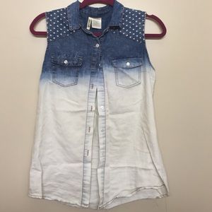 Blue sleeveless shirt