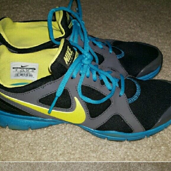 Womens nike training shoe. Blue and yellow .