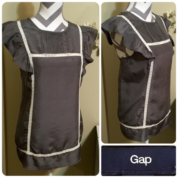 Silky soft adorable grey ruffled blouse XL