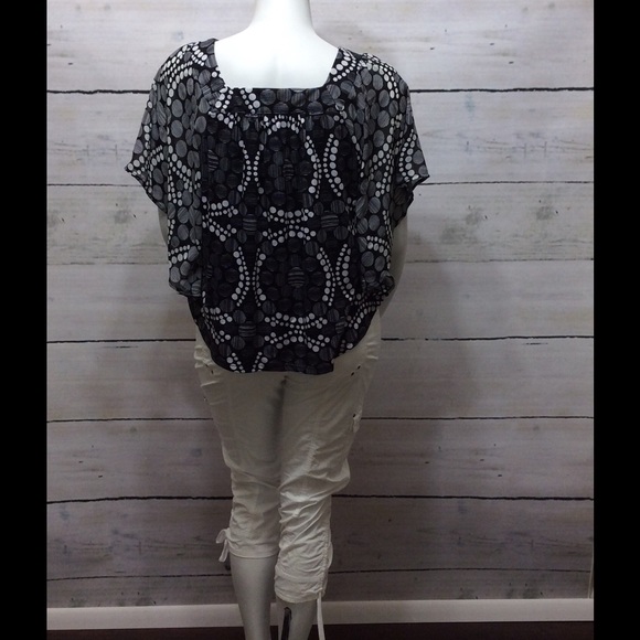 🔴 🆑[Plus] Beverly Drive- Classic Blk & White Top - Picture 2 of 2