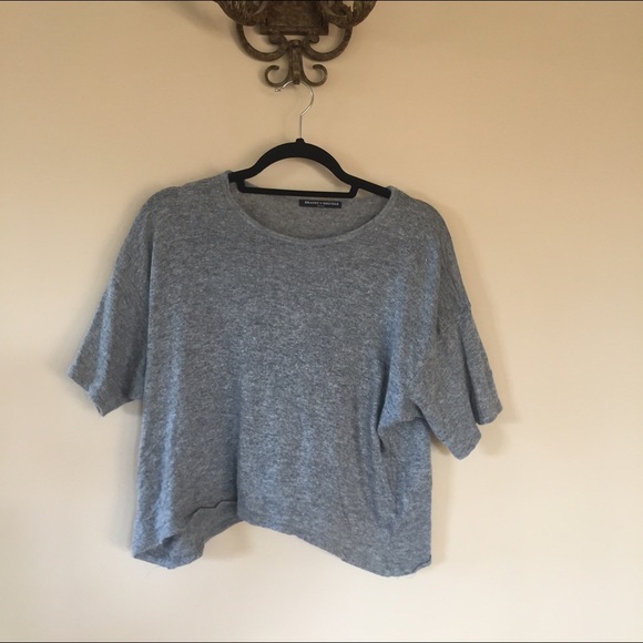 Brandy Melville Short Sleeve Crop Top