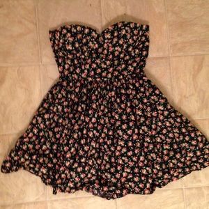 black floral strapless sweetheart dress