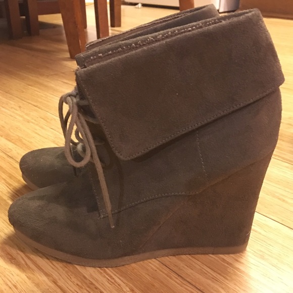 Super Cute Wedged Boots