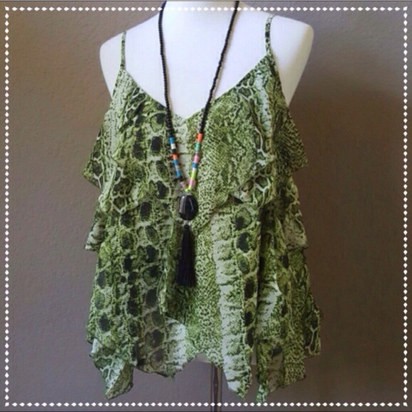 ❗️FINAL❗️Spaghetti Strap Ruffled Top - Picture 3 of 4