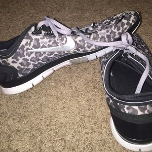 Woman's Nike Frees 5.0