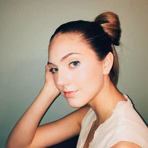 Meet your Posher, Mia