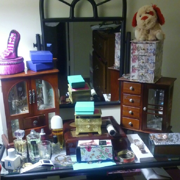 Black vanity