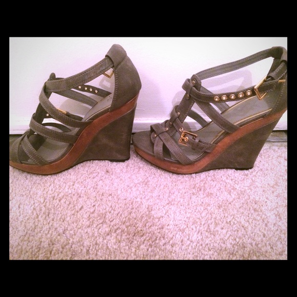 Elle - Gray wedges Beautiful for Summer outfits