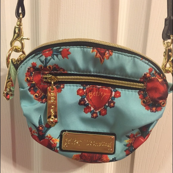 💰⬇️ Blue cross body purse--Betsey Johnson