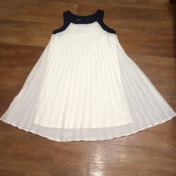Cream & black pleated tunic!