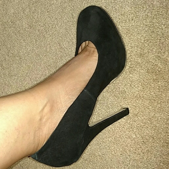 Steve Madden black pumps