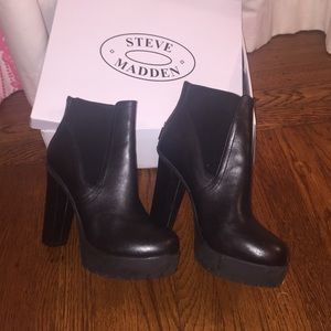 Steve Madden Sz 7 Amandaa black platform booties