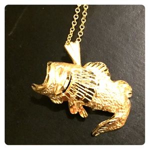 14k yellow gold fish pendant with chain.. New!
