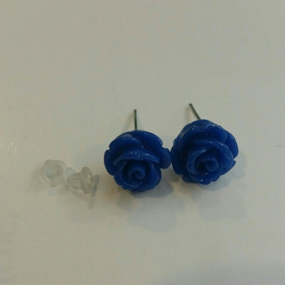 Rose Earrings - NWOT