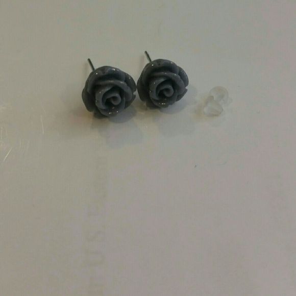 Rose Earrings - NWOT