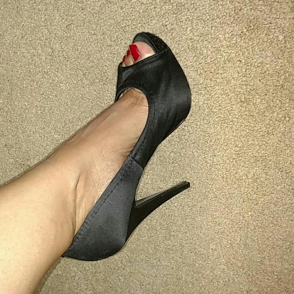 Steve Madden peep toe heel