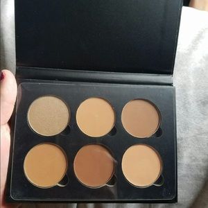 Anastasia Beverly Hills Contour kit medium to tan.