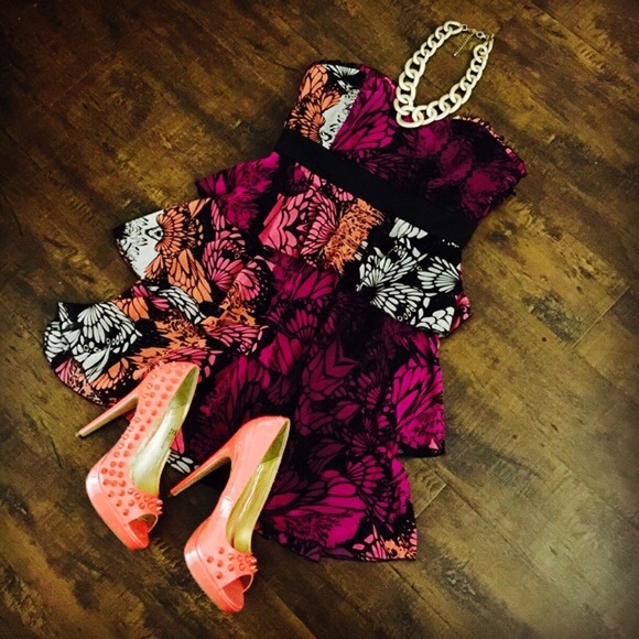 *BNWT* BEAUTIFUL BUTTERFLY TIERED RUFFLE DRESS!
