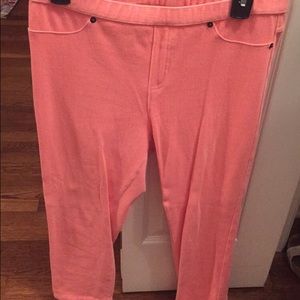 HUE Capri pants. Size medium.