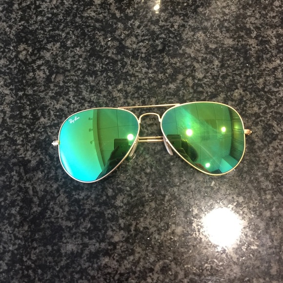 Green rayban sunnies