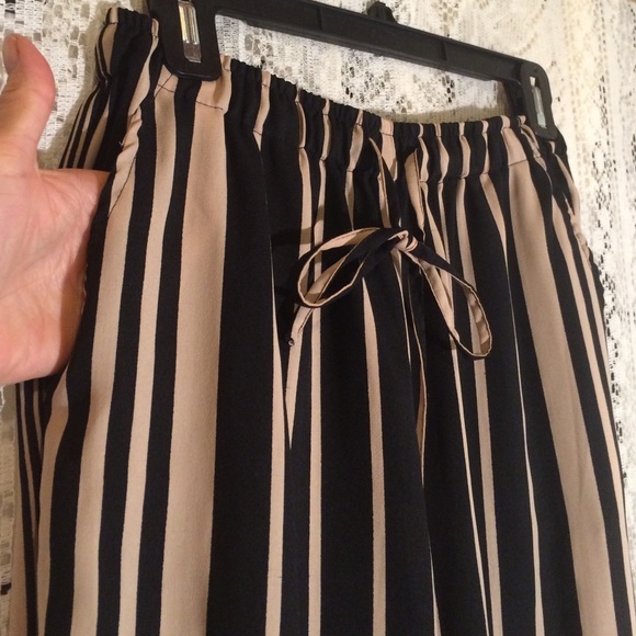 SOLD on Ⓜ️ercari striped palazzo pants w pockets! - Picture 2 of 4