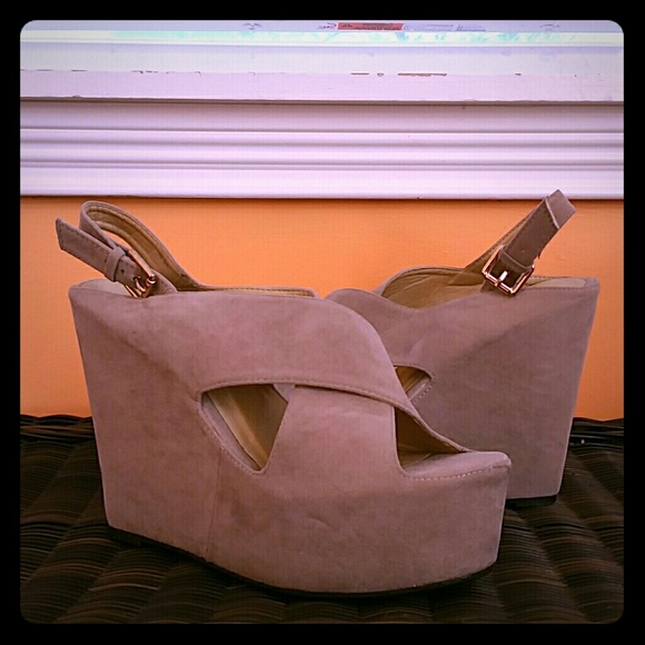 Forever 21 Wedge Sandal Size 9 Nude