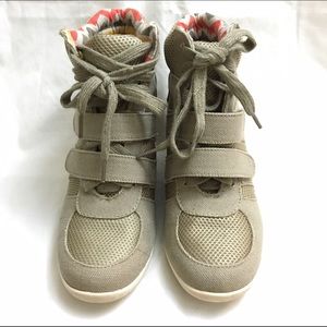 Rampage Wedges in Size 5