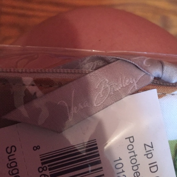 Vera Bradley zip ID case, free with $20 purchase - Picture 3 of 3