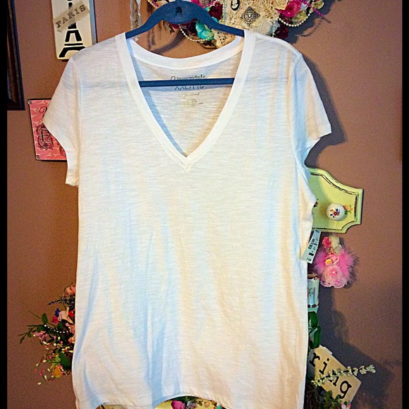 Aeropostale v neck tee NWOT 👚👚