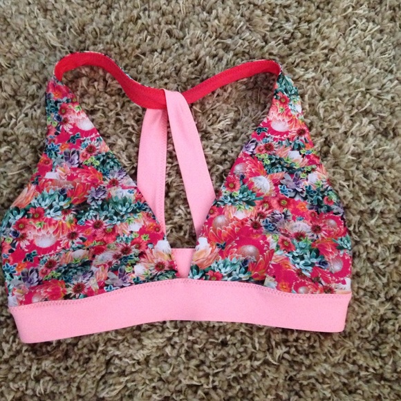 NWOT Lulu bathing suit top
