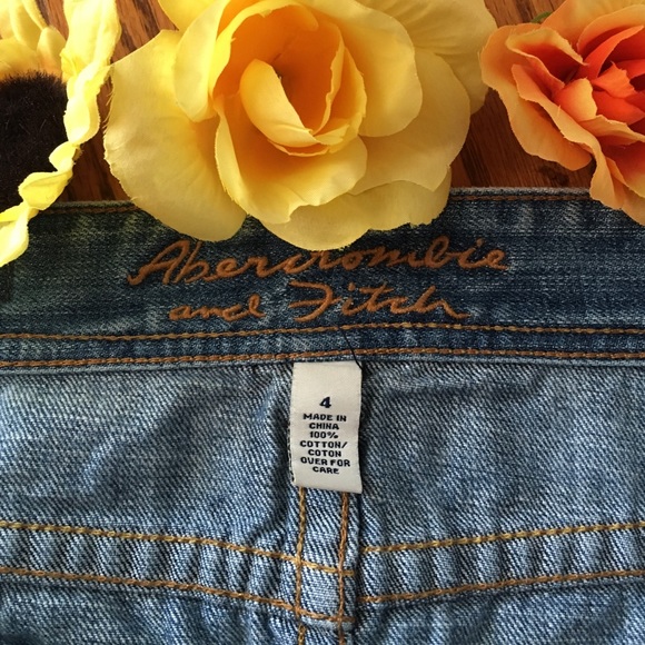 Abercrombie and Fitch mini skirt size 4 - Picture 2 of 3