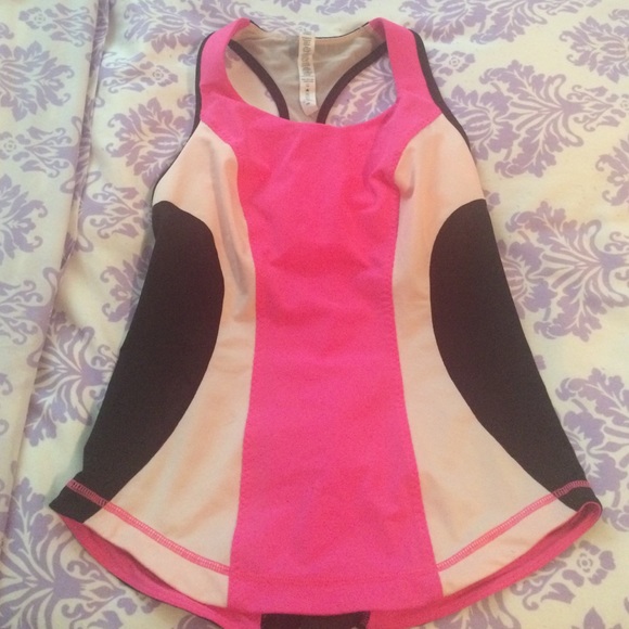 Lululemon size 6 pink and black tank!