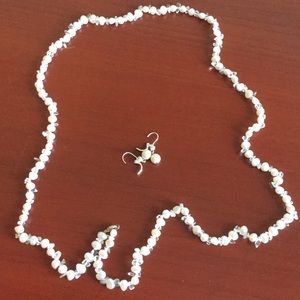 Pearl necklace with earrings