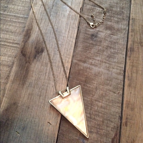 Long pearl/pink pendant necklace