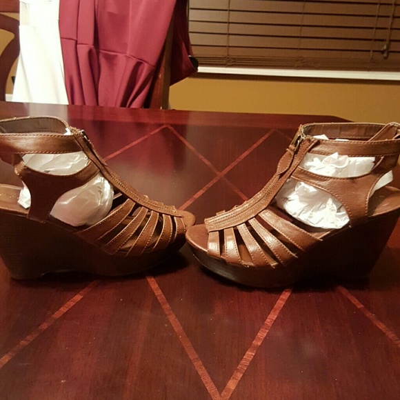 2 for $5  Brown Wedges - Picture 4 of 4