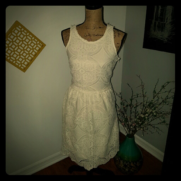 Dresses & Skirts - HP 6/16- BEAUTIFUL CREAM LACE CROCHET DRESS- NWOT