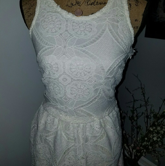 HP 6/16- BEAUTIFUL CREAM LACE CROCHET DRESS- NWOT - Picture 3 of 4