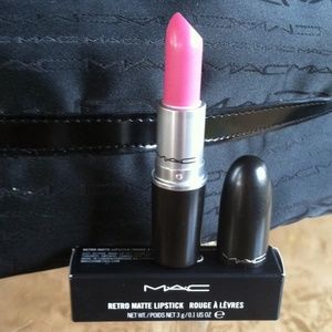 MAC RETRO MATTE LIPSTICK 1 Day Sale!💓