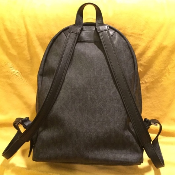🚩SOLD🚩Michael Kors Jet Set Backpack - Picture 2 of 4