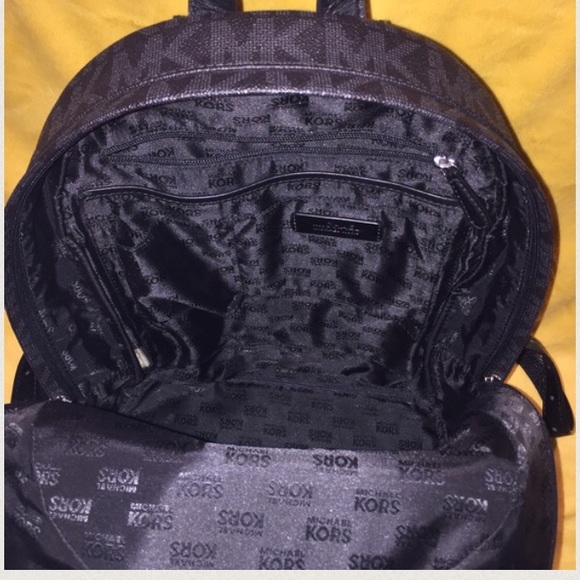 🚩SOLD🚩Michael Kors Jet Set Backpack - Picture 3 of 4