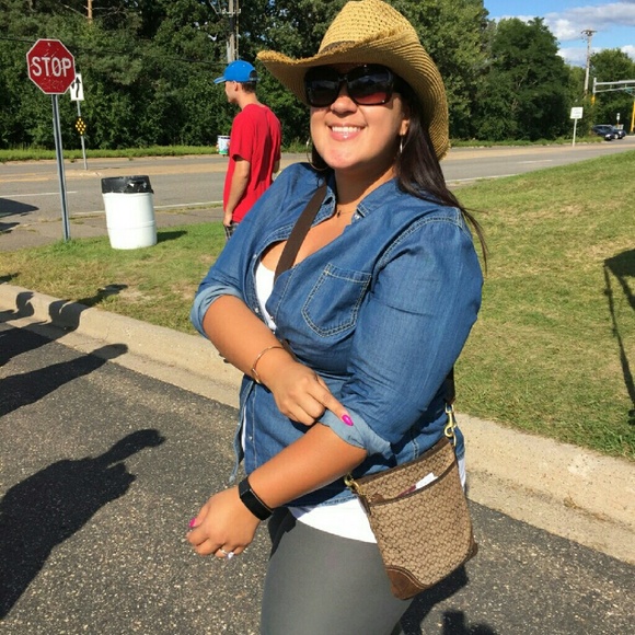 Meet your Posher, Drea - Picture 2 of 4